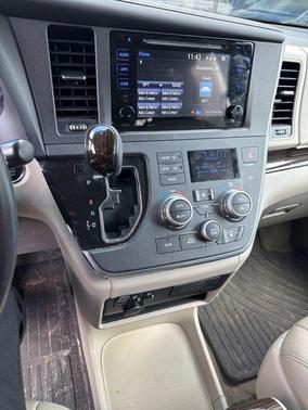 2017 Toyota Sienna XLE