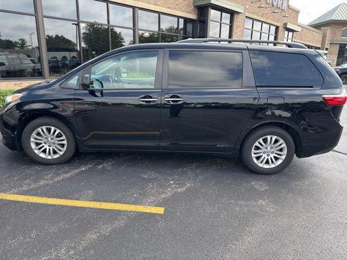 2017 Toyota Sienna XLE