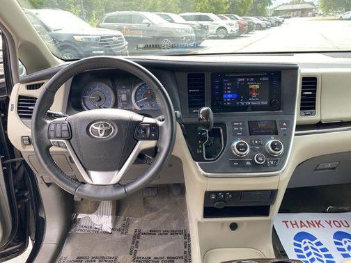 2017 Toyota Sienna XLE