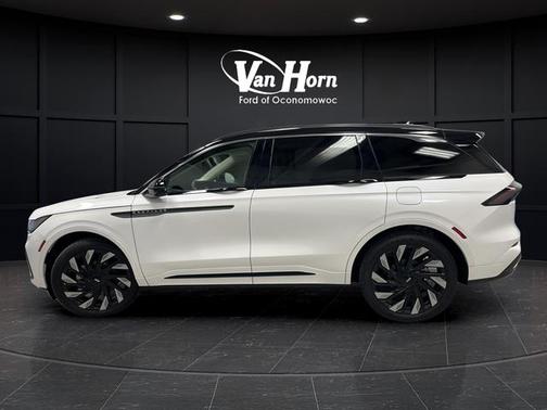 White Platinum Metallic Tri-Coat 2025 Lincoln Nautilus Black Label