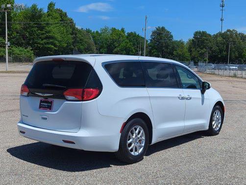 Bright White Clearcoat 2023 Chrysler Voyager LX