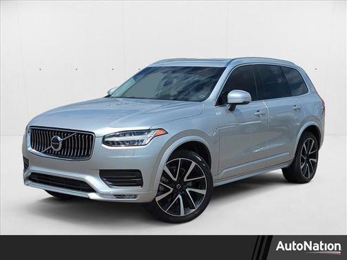 2022 Volvo XC90 T6 Momentum