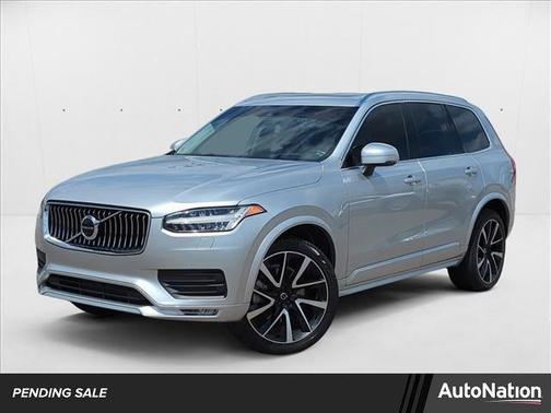 2022 Volvo XC90 T6 Momentum