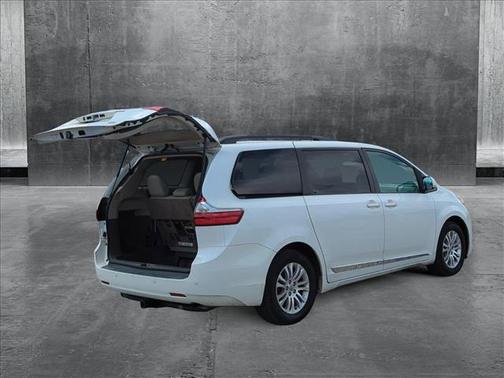 2017 Toyota Sienna XLE Premium