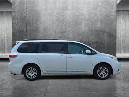 2017 Toyota Sienna XLE Premium