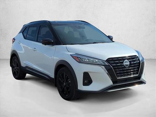 2022 Nissan Kicks SR