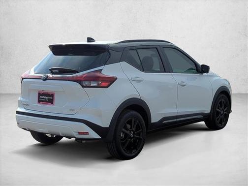 2022 Nissan Kicks SR