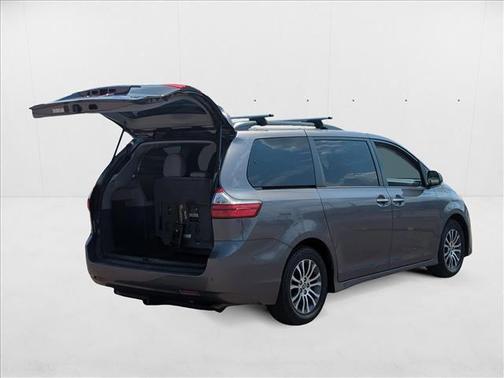 2018 Toyota Sienna XLE
