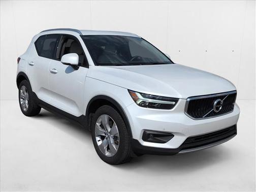 2022 Volvo XC40 T5 Momentum