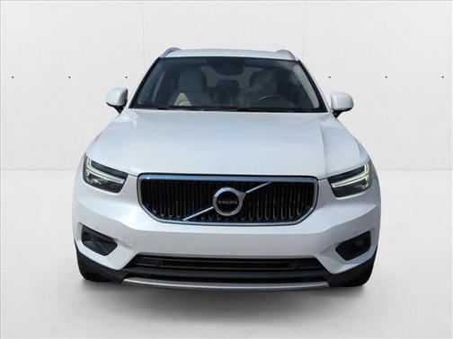 2022 Volvo XC40 T5 Momentum