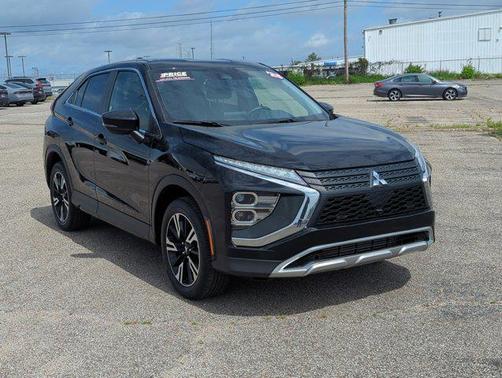 Labrador Black Pearl 2025 Mitsubishi Eclipse Cross SE