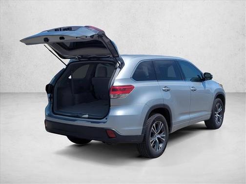 Celestial Silver Metallic 2017 Toyota Highlander LE I4
