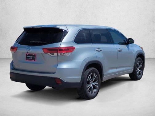 Celestial Silver Metallic 2017 Toyota Highlander LE I4