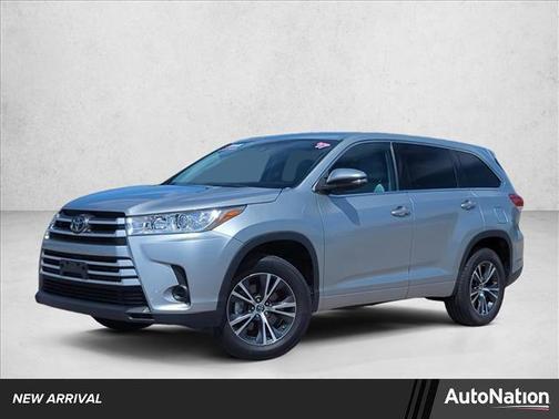 Celestial Silver Metallic 2017 Toyota Highlander LE I4