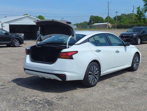 2025 Nissan Altima SV FWD