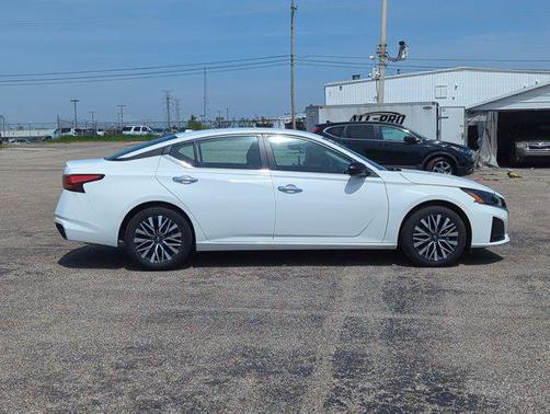 2025 Nissan Altima SV FWD