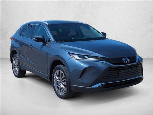 Coastal Gray Metallic 2024 Toyota Venza XLE