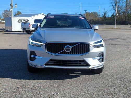 2022 Volvo XC60 B5 Momentum