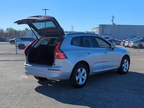 2022 Volvo XC60 B5 Momentum