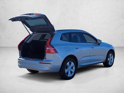 2022 Volvo XC60 B5 Momentum