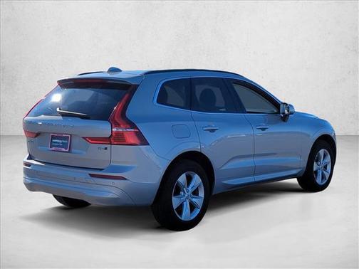 2022 Volvo XC60 B5 Momentum