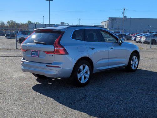 2022 Volvo XC60 B5 Momentum