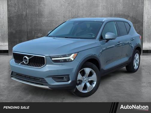 2022 Volvo XC40 T5 Momentum