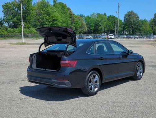 Kings Red Metallic 2024 Volkswagen Jetta 1.5T SE
