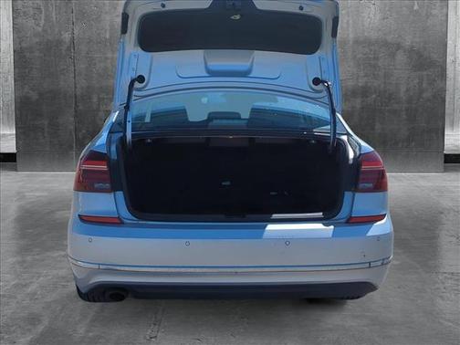 2018 Volkswagen Passat 2.0T SEL Premium