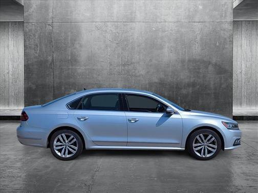 2018 Volkswagen Passat 2.0T SEL Premium