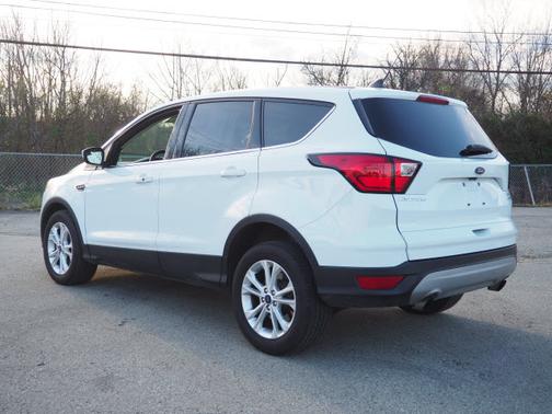 Photo 5 of 20 of 2019 Ford Escape SE