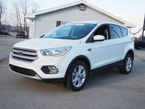 Photo 1 of 20 of 2019 Ford Escape SE