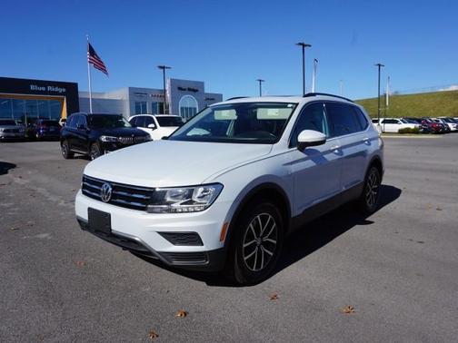 Photo 4 of 25 of 2019 Volkswagen Tiguan 2.0T SE
