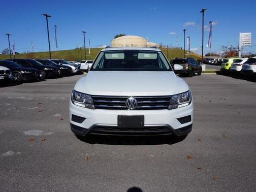Photo 3 of 25 of 2019 Volkswagen Tiguan 2.0T SE
