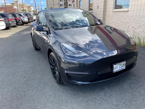 2024 Tesla Model Y Base