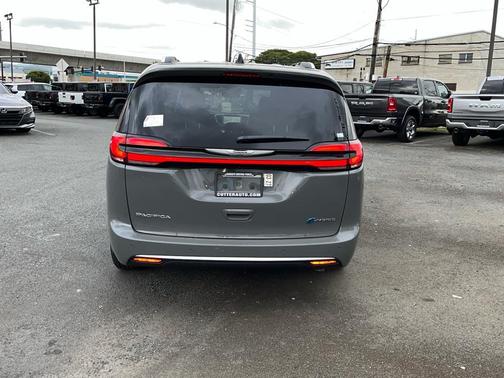2025 Chrysler Pacifica Hybrid Pinnacle