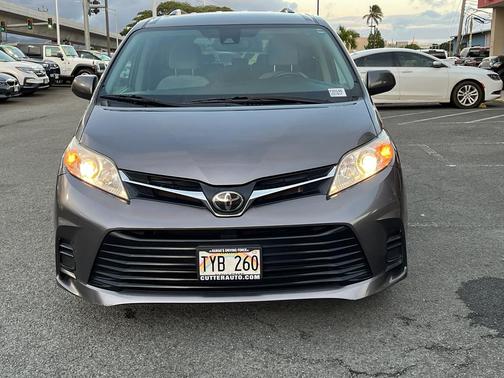 2020 Toyota Sienna LE