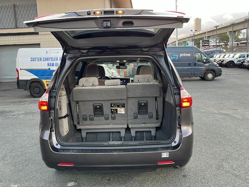 2020 Toyota Sienna LE