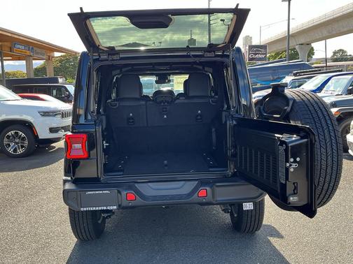 2025 Jeep Wrangler Sahara