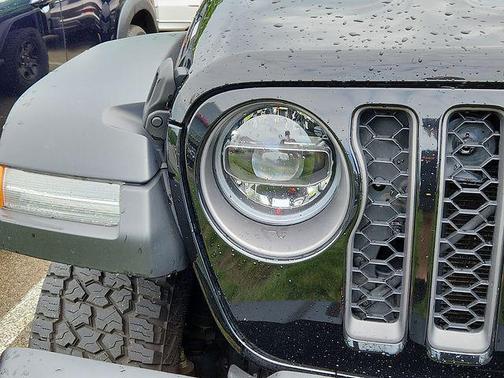 Black Clearcoat 2022 Jeep Gladiator Mojave 4x4