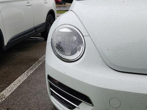 White Silver Metallic 2018 Volkswagen Beetle 2.0T Coast