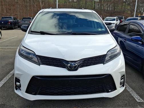 2020 Toyota Sienna SE