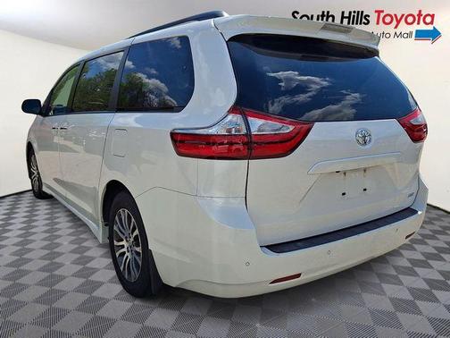 Blizzard Pearl 2019 Toyota Sienna XLE Premium