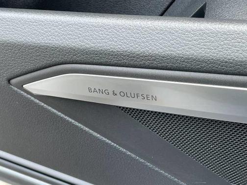 Florett Silver Metallic 2023 Audi e-tron Premium Plus