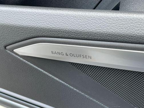 Florett Silver Metallic 2023 Audi e-tron Premium Plus