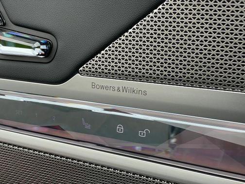 Carbon Black Metallic 2024 BMW 750e xDrive