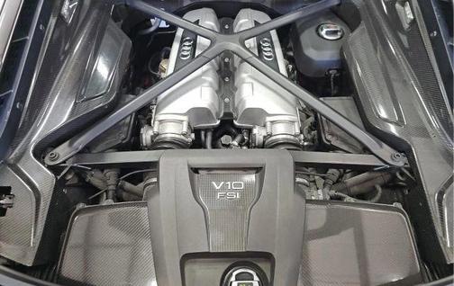 Florett Silver Metallic 2017 Audi R8 5.2 quattro