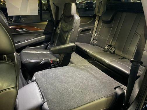 2018 Cadillac Escalade Luxury