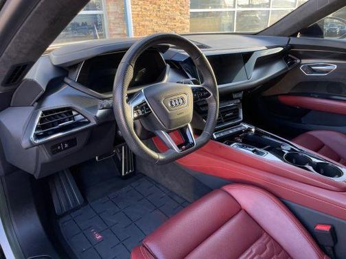 2022 Audi RS e-tron GT Base