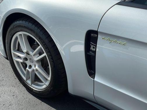 Silver 2018 Porsche Panamera 4
